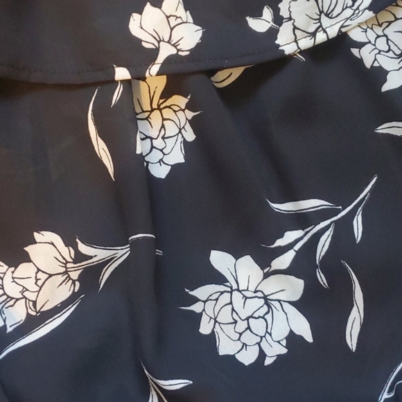 Off The Shoulder Ruffle Top - Picture 3 of 3